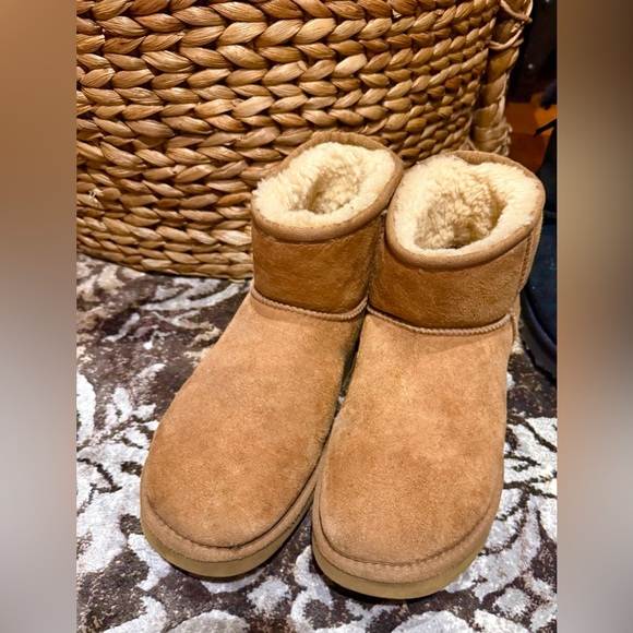 Classic Mini II - Authentic UGGS - Picture 2 of 7